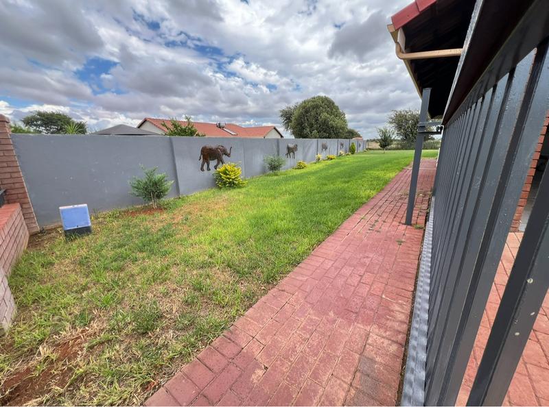 To Let 4 Bedroom Property for Rent in Kathu Northern Cape